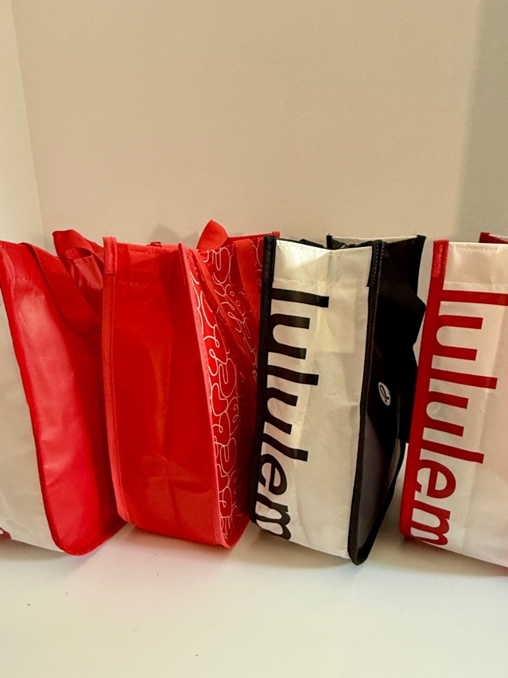 Lululemon Reusable Shopping Lunch Bags – Red Black Logo Tote Set (4 Bags)